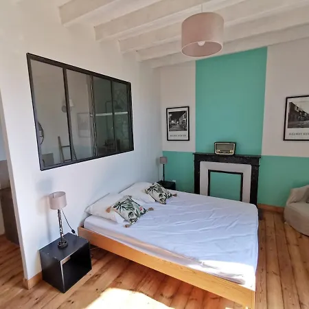 Lucie - Piscine - 10mn Plages - Proche Royan Holiday home