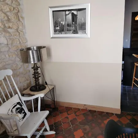 Lucie - Piscine - 10mn Plages - Proche Royan Holiday home *