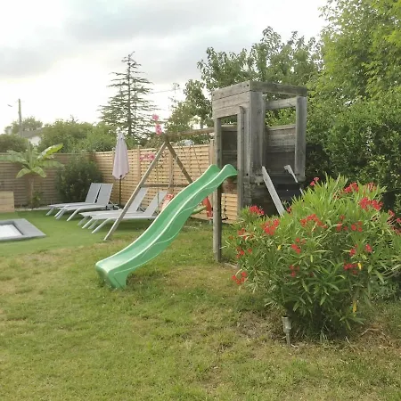 Lucie - Piscine - 10mn Plages - Proche Royan Holiday home *